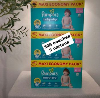 324 COUCHES PAMPERS TAILLE 4 BABY. DRY LOT DE 3 CARTONS
