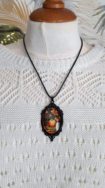Bijoux Halloween | Collier avec pendentif ovale en résine