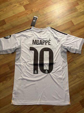 Maillot de foot Réal Madrid ( flocage Mbappé) 