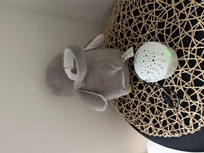 Lumidou musical. Fait de la lumière et des étoiles sur le plafond. Rechargeable USB. - photo numéro 3
