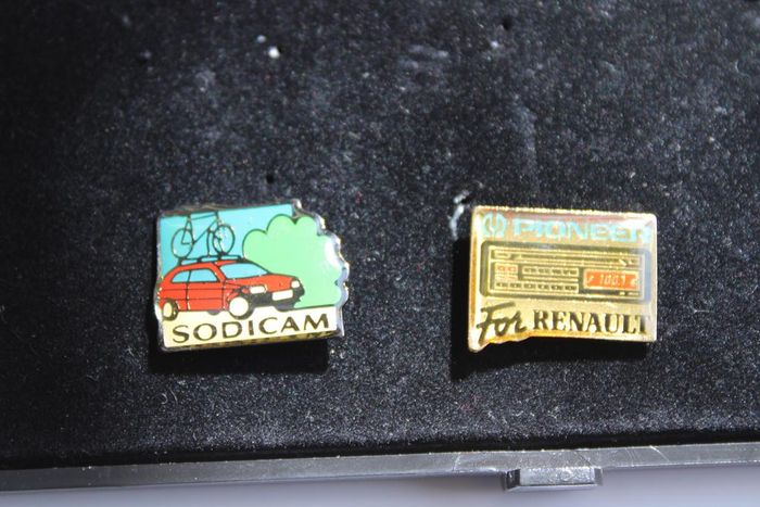 Lot pin's thème accessoires automobiles Renault - photo numéro 5