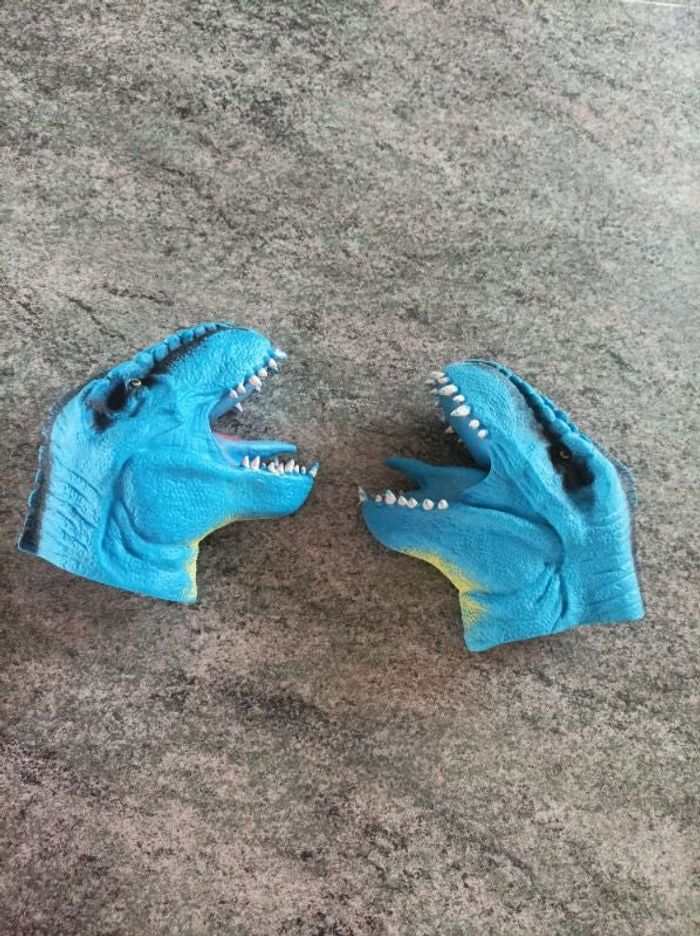 Lot de 2 marionnettes dinosaures