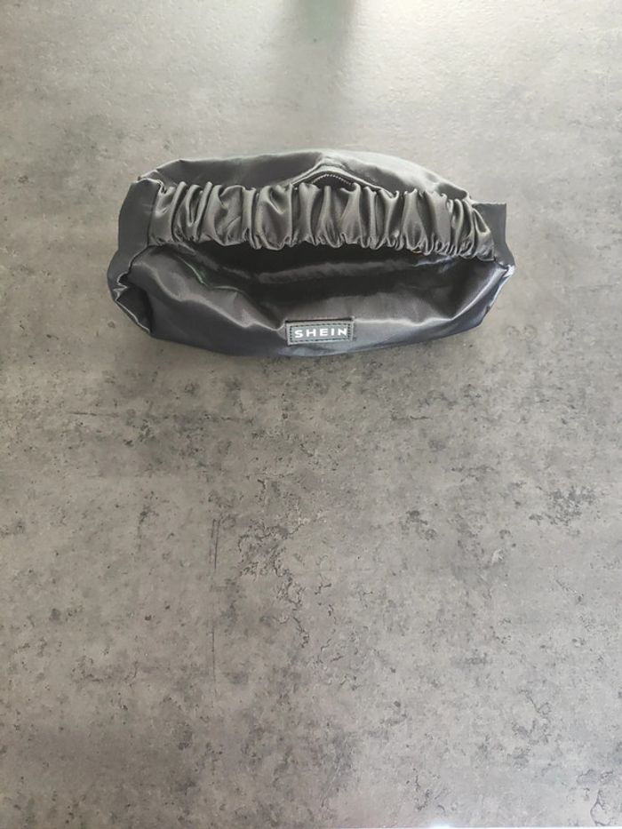 Trousse de toilette ou petit sac à main - photo numéro 4