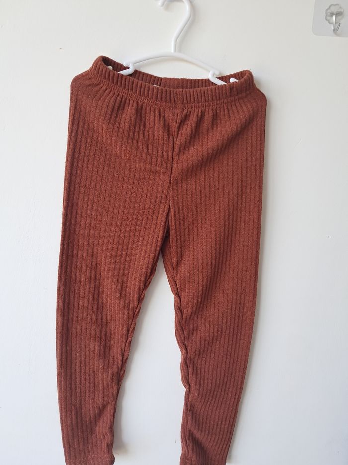 Legging hiver couleur camel foncé imitation côtelé. 5 ans - photo numéro 1