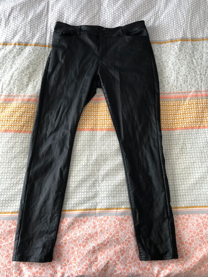Pantalon Vero Moda taille XL/30 VMseven smooth coated pants