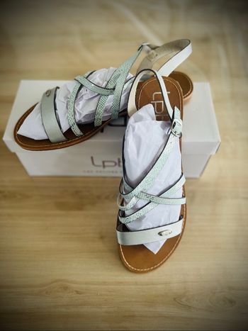Sandales neuve les petites bombes taille 41