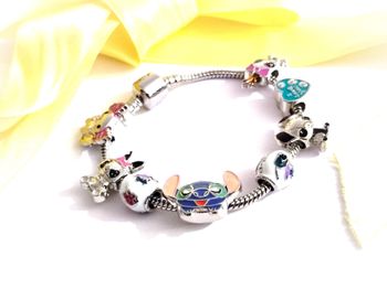 Charm bracelet fantaisien17cm avec 8 charms stitch