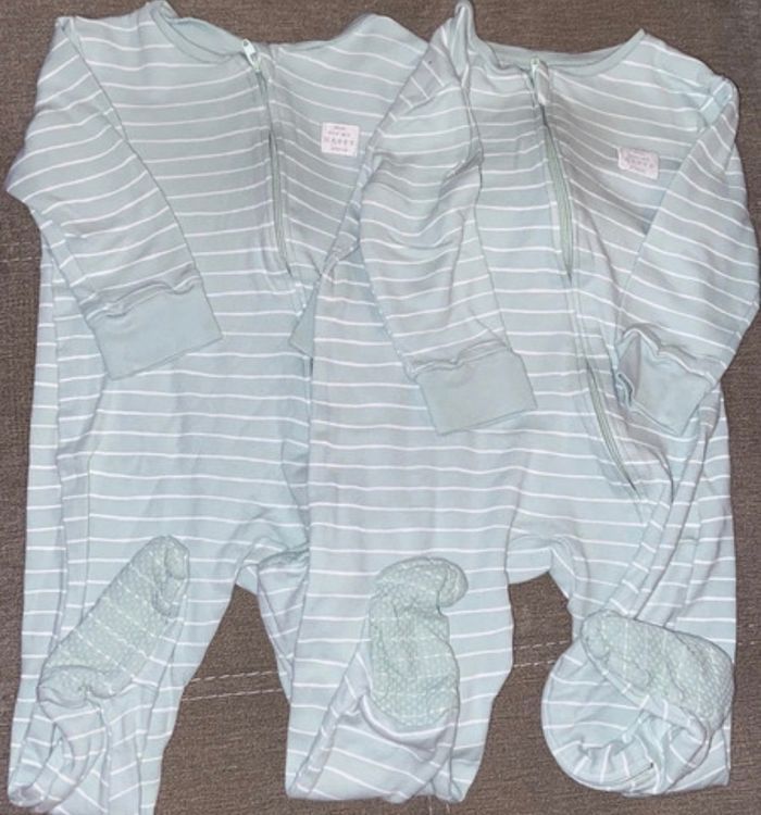 2 pyjamas leger 9/12 mois