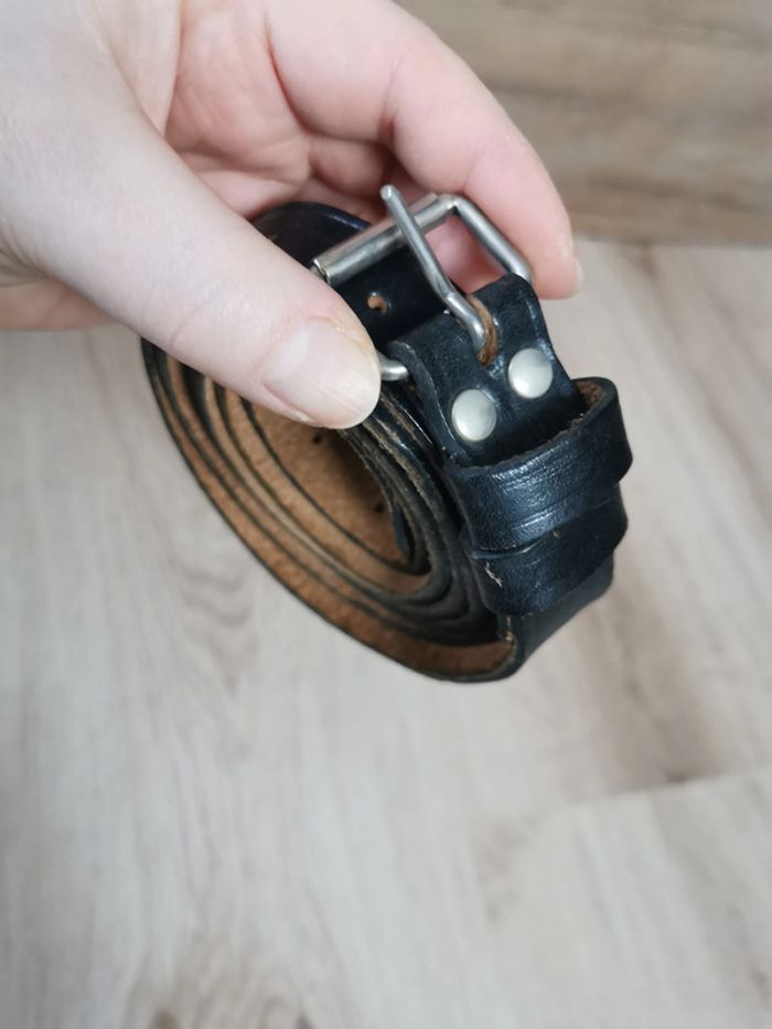 Ceinture fine en cuir noir