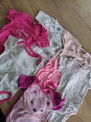 Lot bodies 6 mois bébé fille