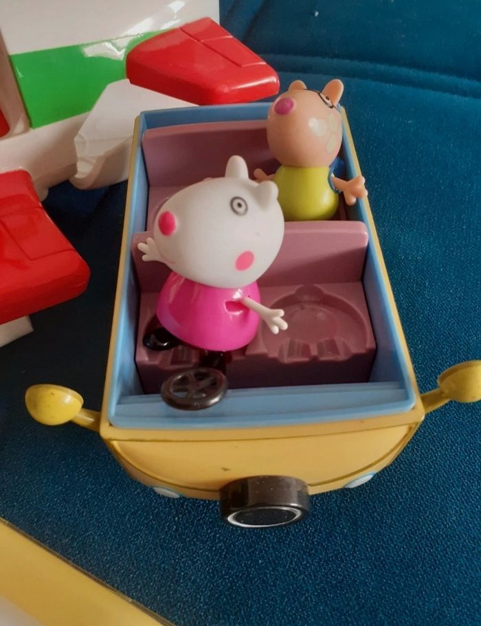 Avion et camping car peppa pig avec 4 figurines petit format - photo numéro 6