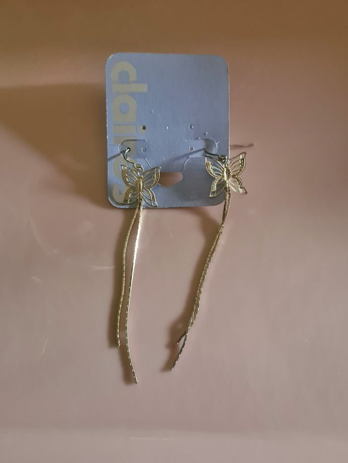 Boucles d'oreilles. Papillons. 10 cm. Claire's. Neuf - photo numéro 2