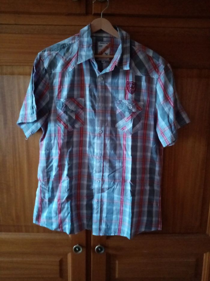 Jolie chemise manches courtes