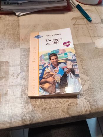 Un papa comblé un livre de Pamela Dalton collection Arlequin