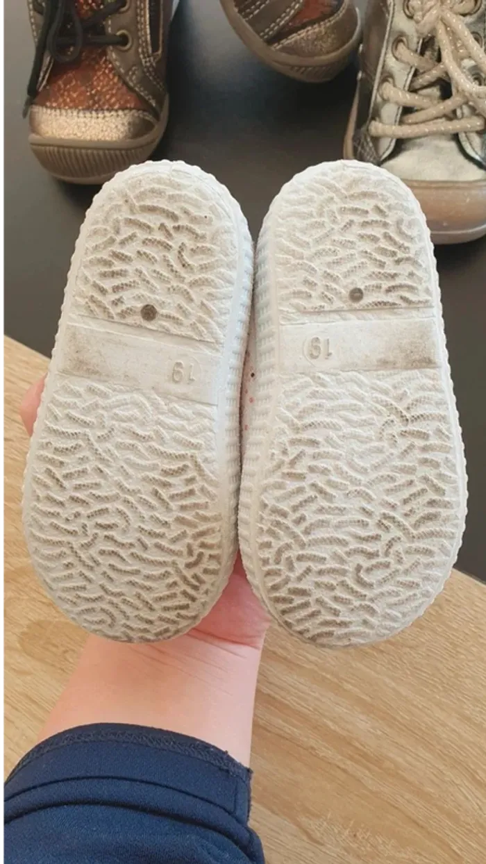 Lot de 3 paires de chaussures pointure 19 - photo numéro 3