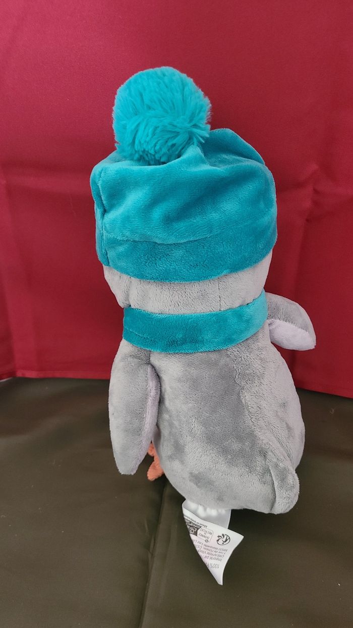 Peluche pingouin FRANCOISE SAGET gris écharpe bonnet bleu coeur rouge - photo numéro 2