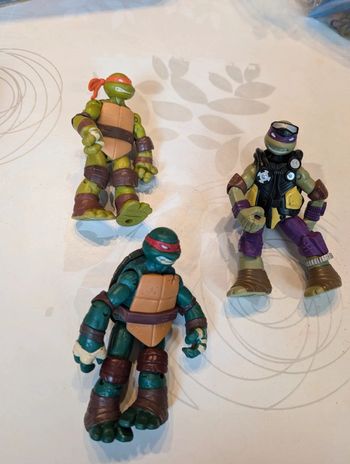 Lot de trois figurines tortue ninja
