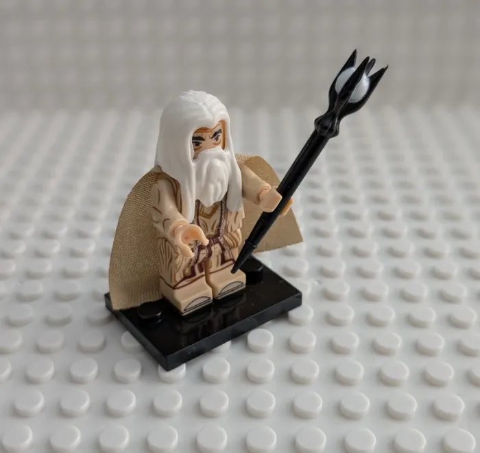 Figurine Seigneur des Anneaux : Saruman , style lego