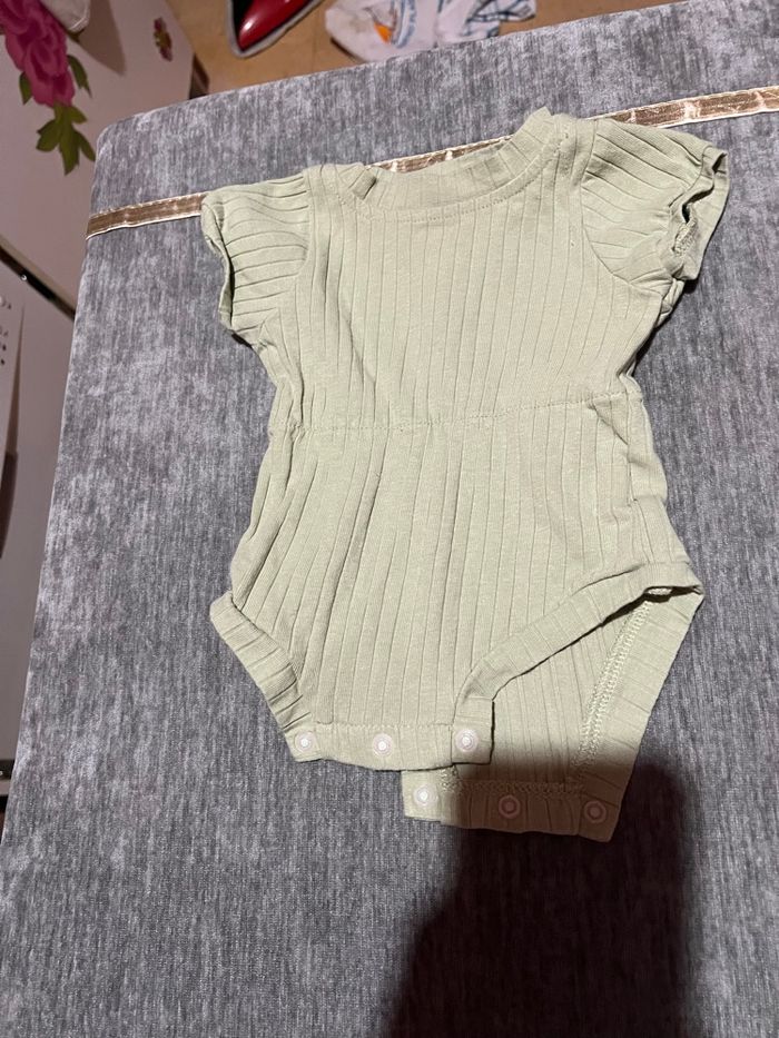 Lot 0-3 mois - photo numéro 3