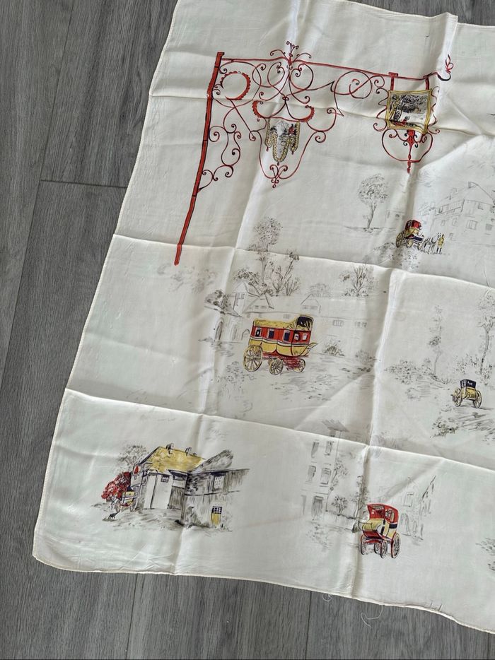 Foulard carré de soie calèches blanc crème et rouge Vintage 75x75cm - photo numéro 3