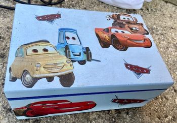 Boîte de rangement custo en bois motif cars