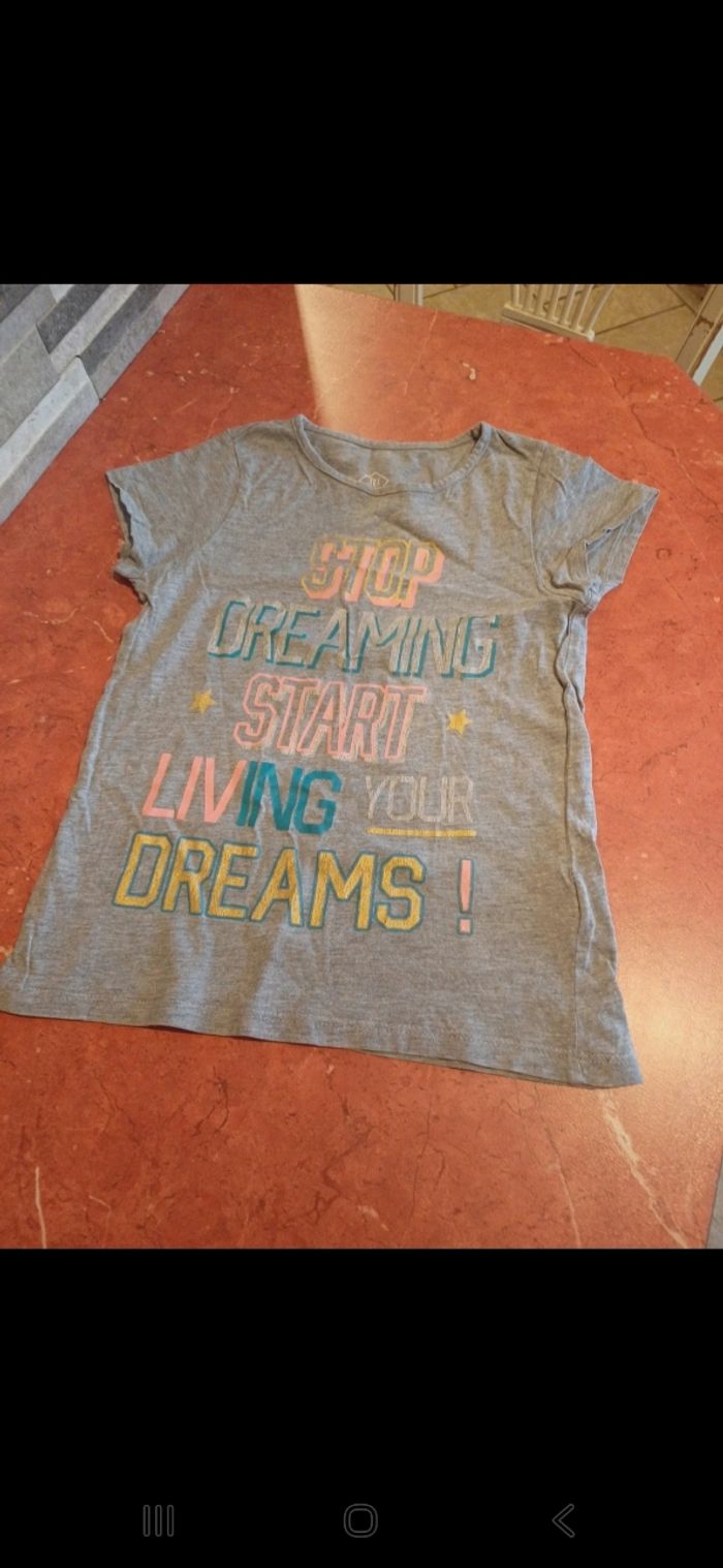 T.shirt fille taille 7 ans