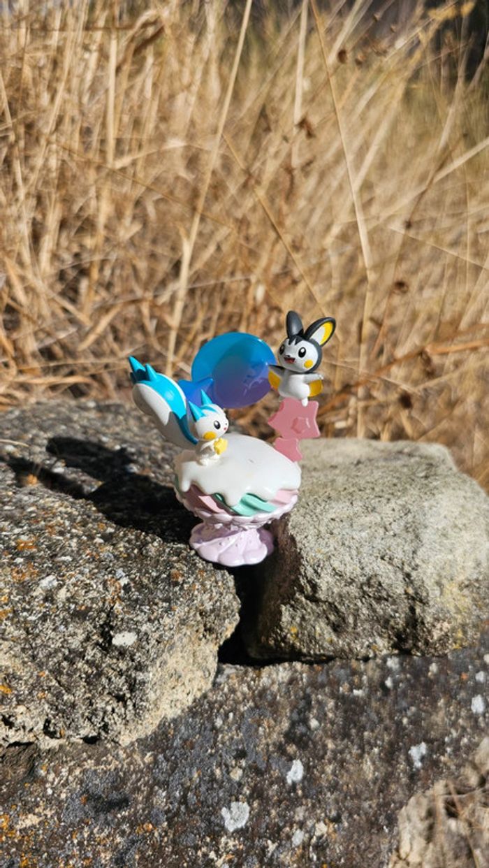 Super figurine Pokemon pachirisu et emolga - photo numéro 2