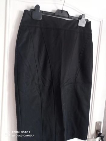 Jupe noire mi longue taille 40 Mango
