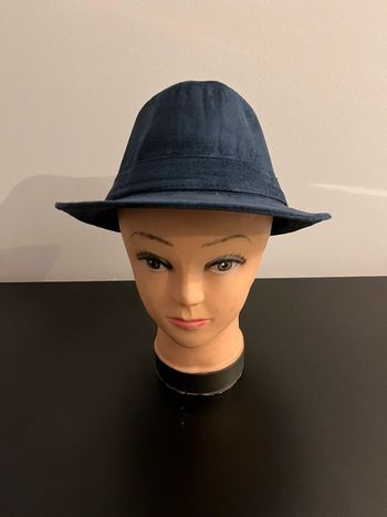 Chapeau bleu marine