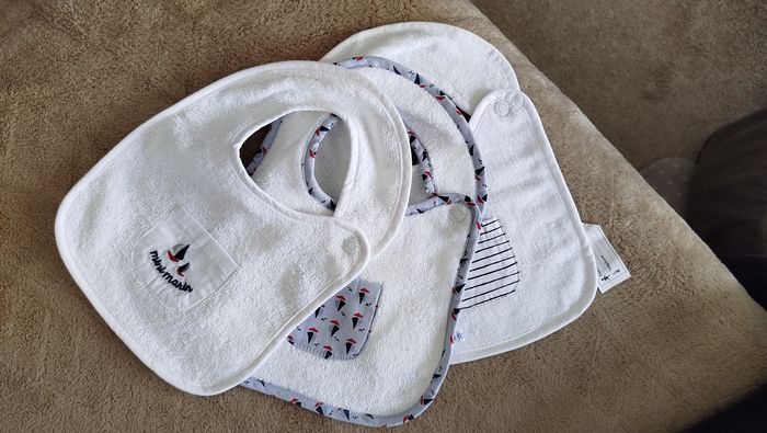 Lot bavoirs - photo numéro 4