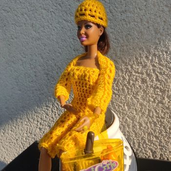 Vêtements pour Barbie 3+1€.