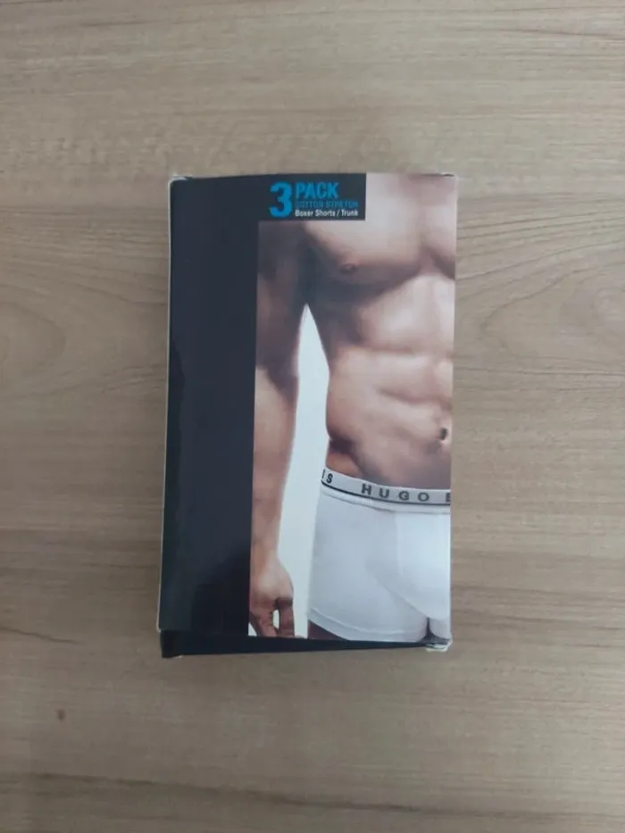 lot de 3 boxer hugo boss taille S produit emaballer 3 couleur - photo numéro 2