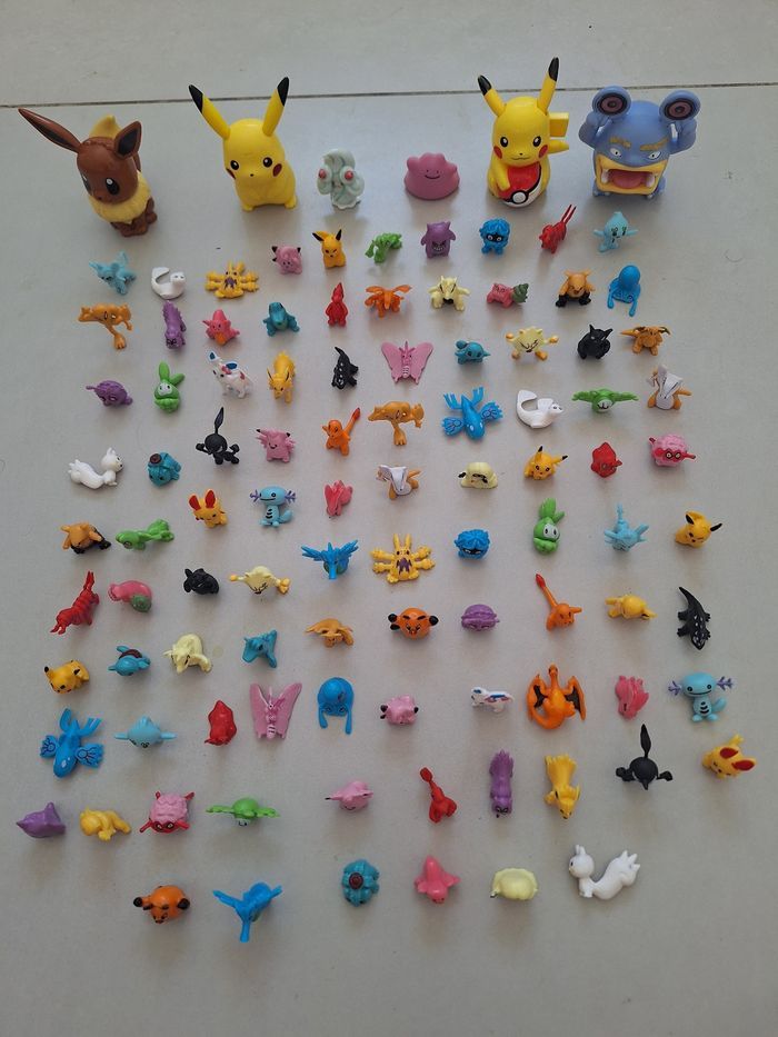 Lot de 96 minis figurines pokemon + 6 plus grandes : pikachu, salameche, bulbizare ... - photo numéro 2