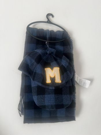 Casquette et écharpe