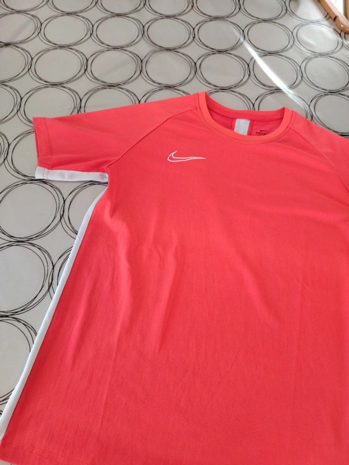 Tee shirt Nike 14 ans comme neuf - photo numéro 2