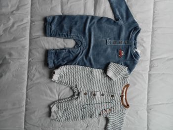 2 combinaisons orchestra 1 mois 54cm