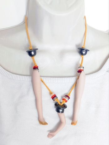 Collier creepy jambes bras porcelaine inox 🇫🇷 Fabrication Artisanale