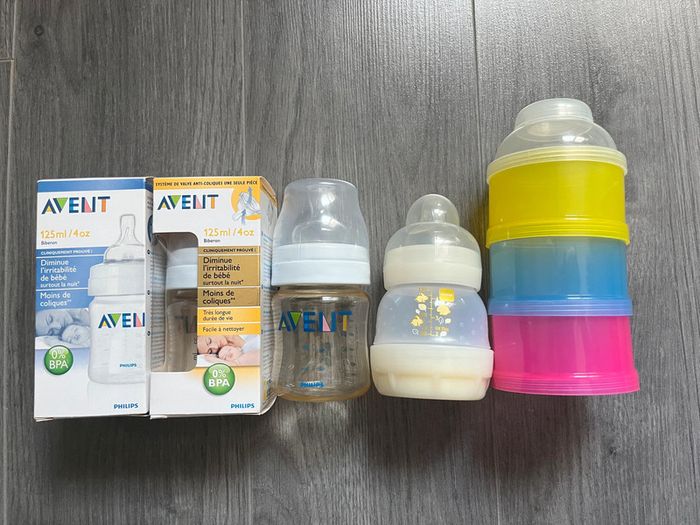 Lot de 4 biberons neufs 125ml avent et Mam + boite doseuse