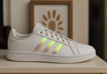 Baskets Adidas femme blanches détails rose n