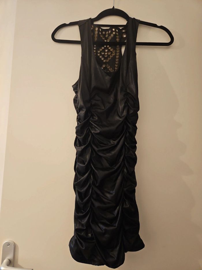 Robe de soirée drappée noire Brillant effet dans le dos