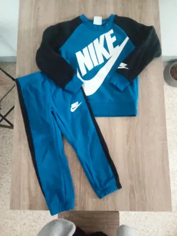 🌹ensemble nike authentique 3-4 ans 🌹