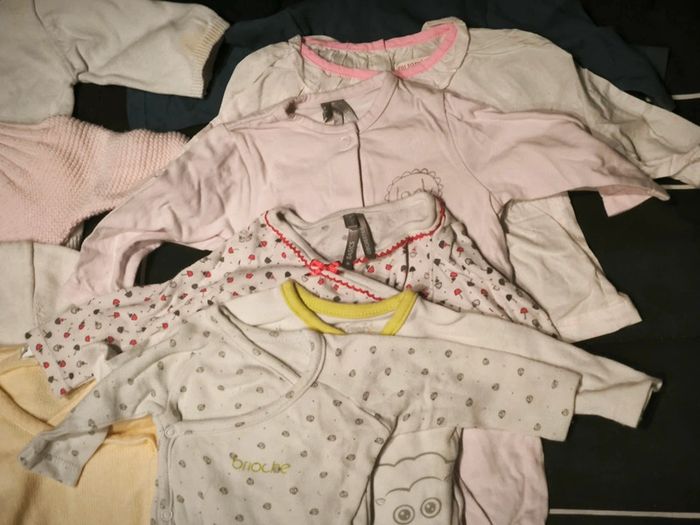 Lot d'habits 0-1 mois bébé fille - photo numéro 3