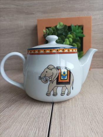 Théière motif éléphant 