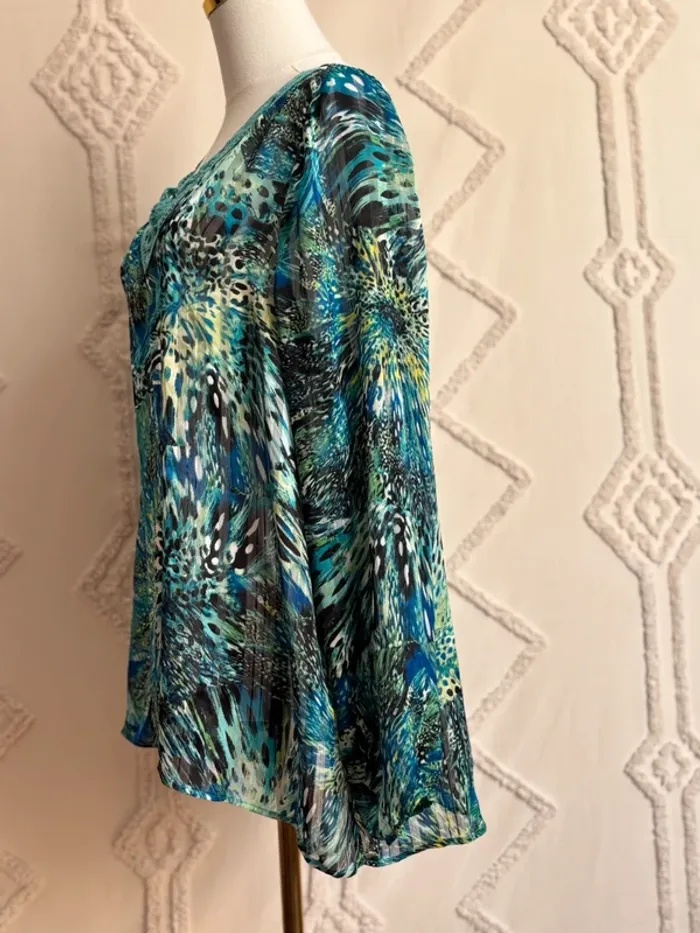 Blousefluide imprimé jungle turquoise – Jacqueline Riu – col V ajouré – Taille 40 - photo numéro 2