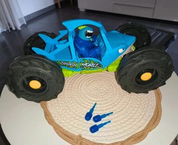 Gros véhicule goo jit zu