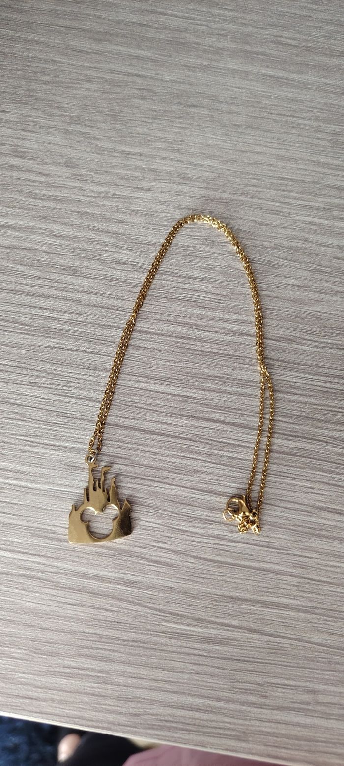 Collier château Disney
