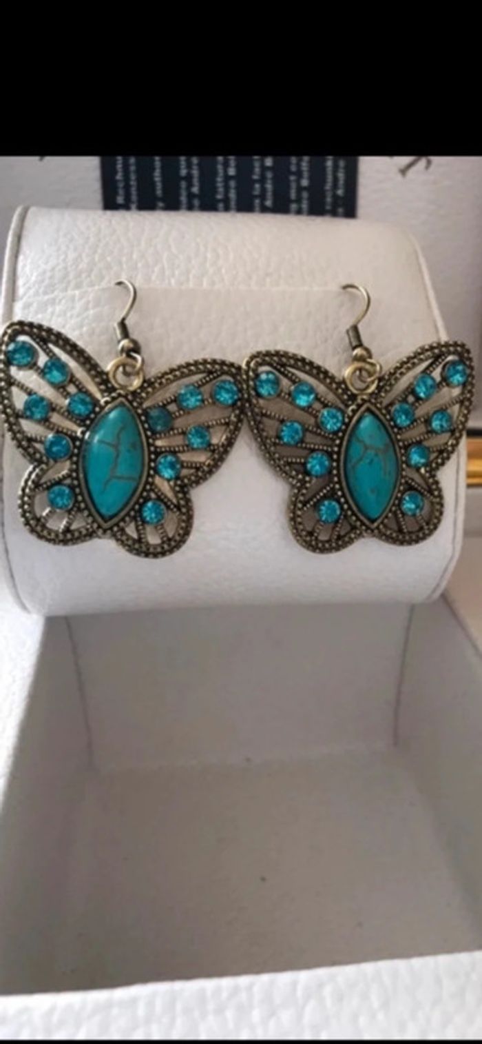 Magnifique paire de boucles d’oreilles papillons avec strass et turquoise - photo numéro 10