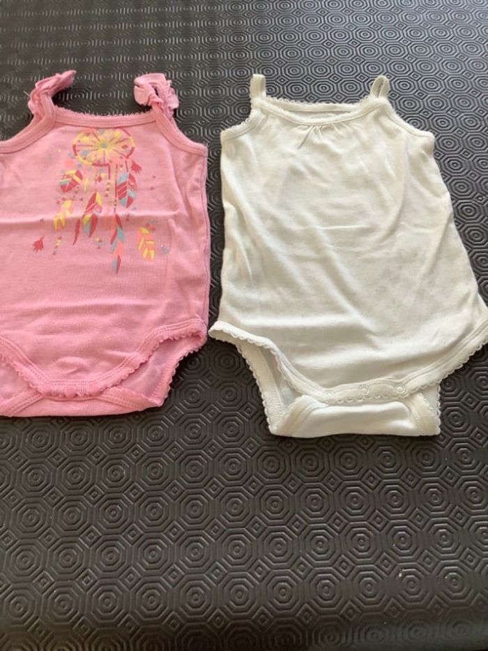 2 bodys à bretelles coton taille 6 mois