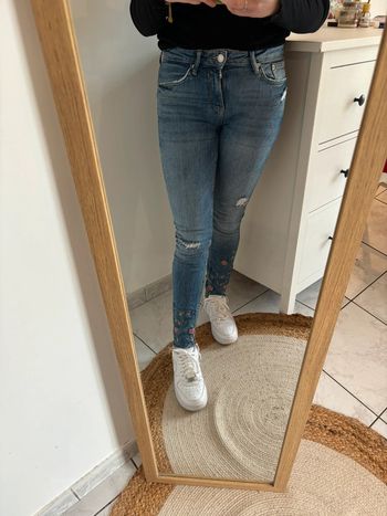 Jeans à fleurs