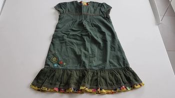 Belle robe catimini 4 ans, couleur kaki avec broderie